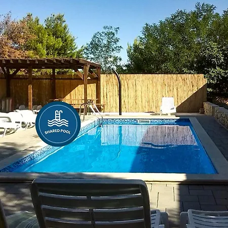 아파트 Laura And With Pool *